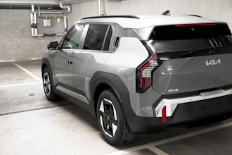 https://vehicle.imgix.net/4142347/c2248da1-38e9-4017-a98d-2239e729b079.jpg