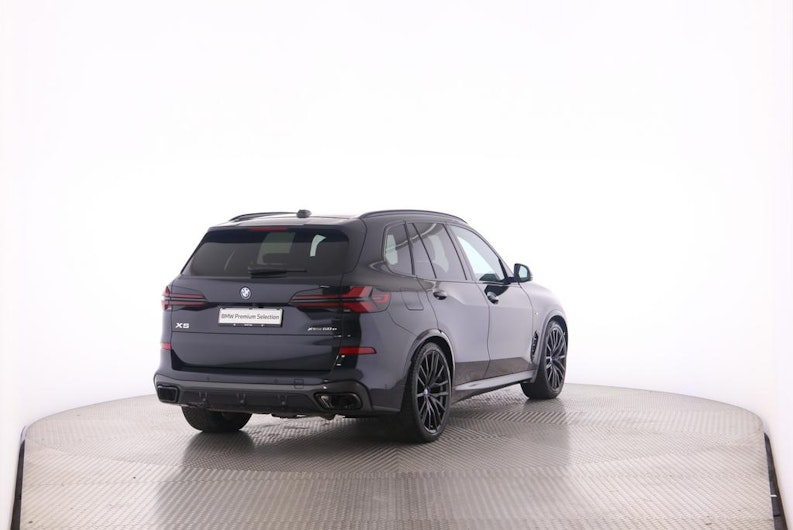 Vehicle image BMW X5