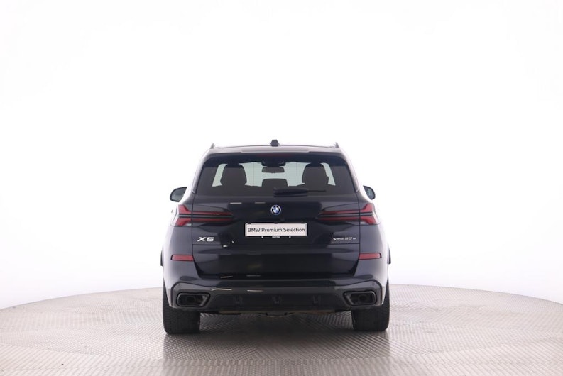 Vehicle image BMW X5