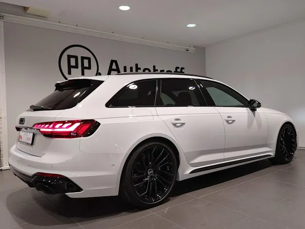 Audi RS4 Avant quattro tiptronic