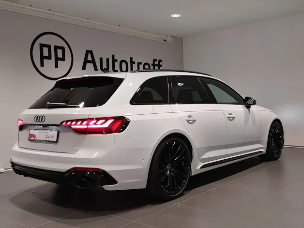 Audi RS4 Avant quattro tiptronic