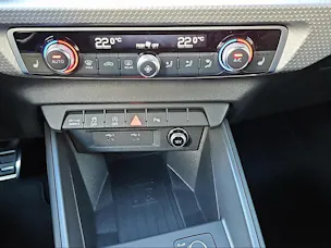Audi A1 Sportback 30 TFSI S Line Attraction S-tronic Mythosschwarz Metallic