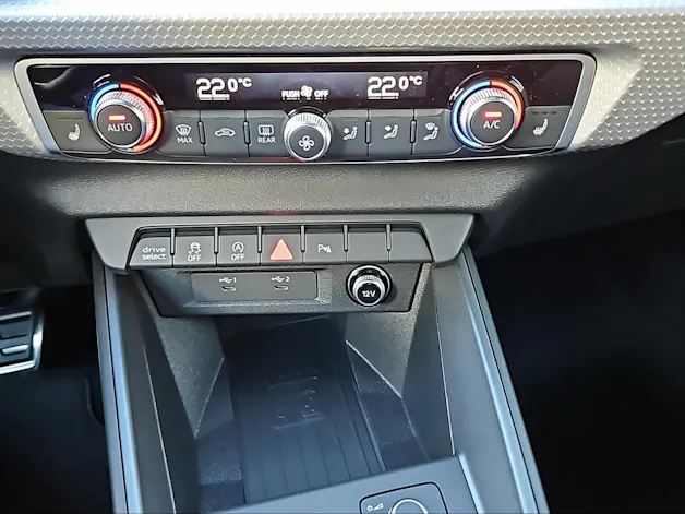 Audi A1 Sportback 30 TFSI S Line Attraction S-tronic Mythosschwarz Metallic