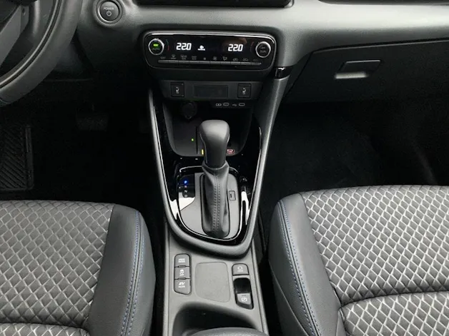 Toyota Yaris 1.5 Premium e-CVT