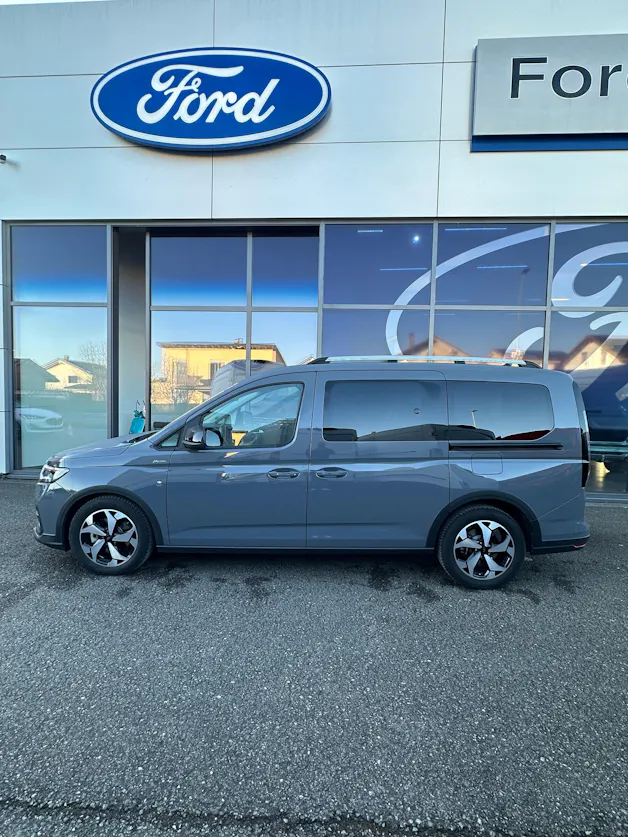 Ford TOURNEO CONNECT Grand 2.0 EcoB Active/122CV/Aut.