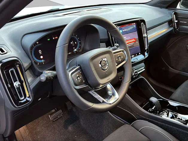 VOLVO XC40 B4 Benzin Mild Hybrid Ultra Dark DCT