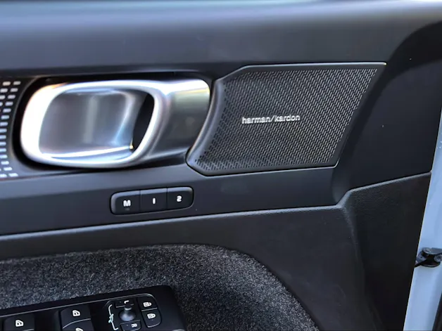 VOLVO XC40 B4 Benzin Mild Hybrid Ultra Dark DCT