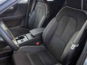 VOLVO XC40 B4 Benzin Mild Hybrid Ultra Dark DCT