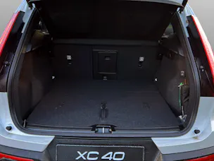 VOLVO XC40 B4 Benzin Mild Hybrid Ultra Dark DCT