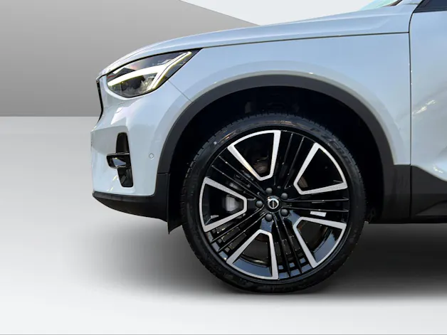VOLVO XC40 B4 Benzin Mild Hybrid Ultra Dark DCT