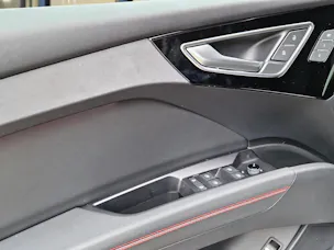 Audi Q4 e-tron 45 Edition Swiss Ski quattro Mythosschwarz Metallic