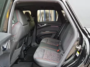 Audi Q4 e-tron 45 Edition Swiss Ski quattro Mythosschwarz Metallic