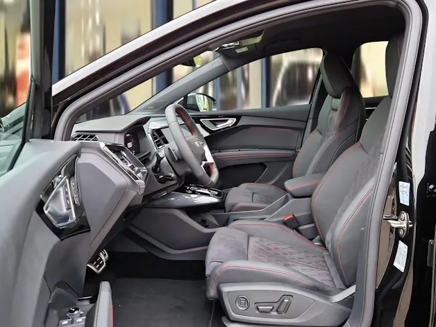 Audi Q4 e-tron 45 Edition Swiss Ski quattro Mythosschwarz Metallic