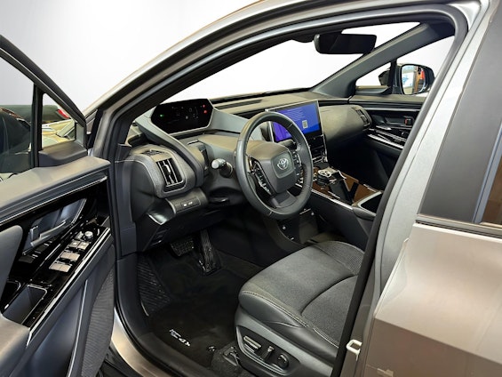 Vehicle image 6 Vehicle image 6