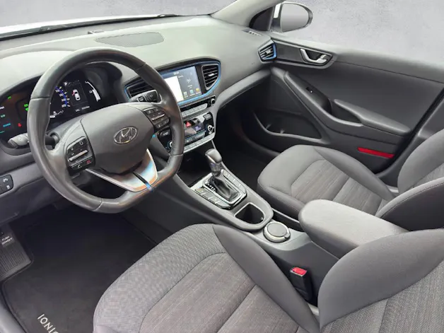 Hyundai Ioniq 1.6 GDi Launch DCT