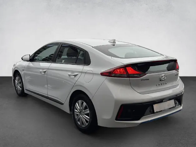 Hyundai Ioniq 1.6 GDi Launch DCT