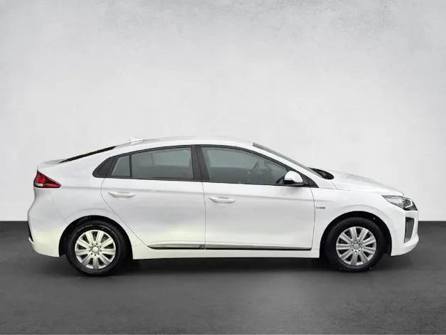 Hyundai Ioniq 1.6 GDi Launch DCT
