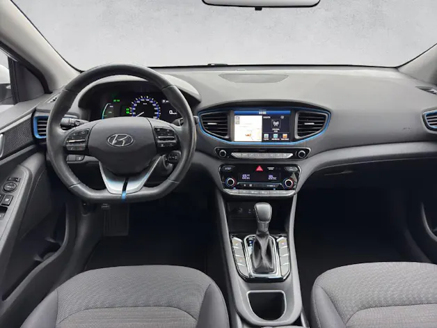 Hyundai Ioniq 1.6 GDi Launch DCT