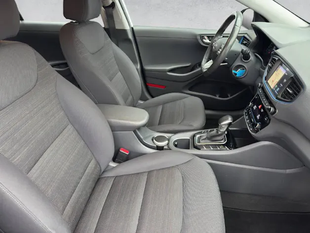 Hyundai Ioniq 1.6 GDi Launch DCT