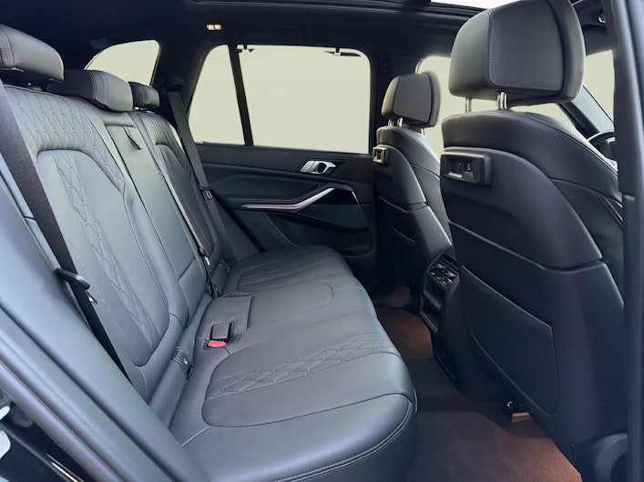 Vehicle image BMW X5