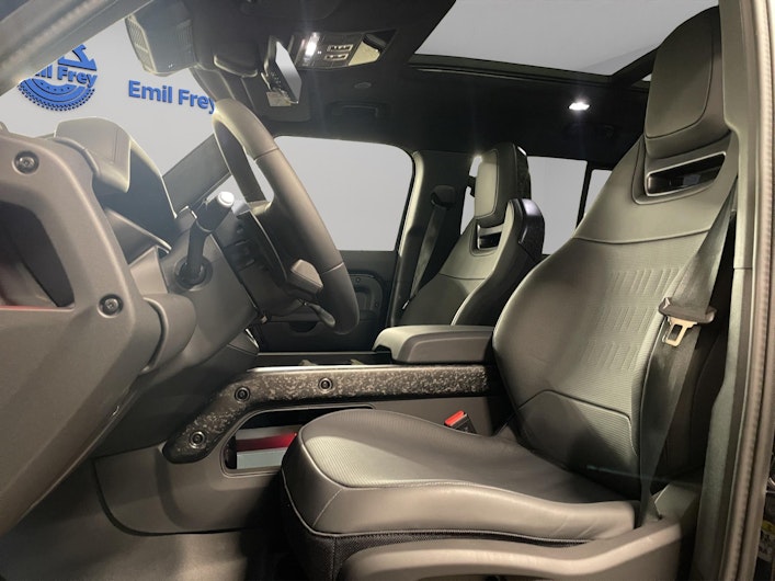 Vehicle image LAND ROVER DEFENDER