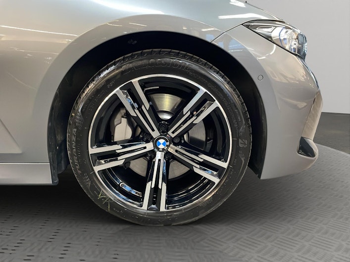 Vehicle image BMW 3 SERIES