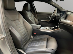 Vehicle image BMW 330i xDrive SAG Touring