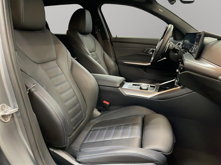 Vehicle image BMW 3 SERIES