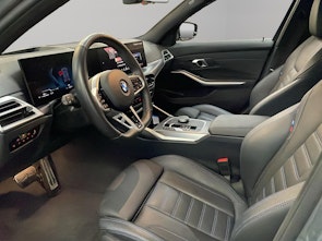 Vehicle image BMW 330i xDrive SAG Touring