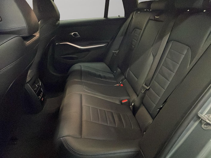 Vehicle image BMW 3 SERIES