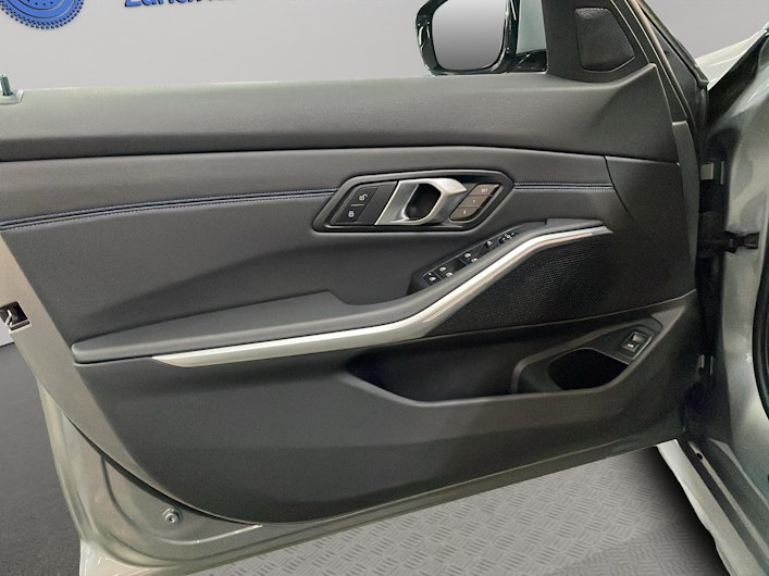 Vehicle image BMW 3 SERIES