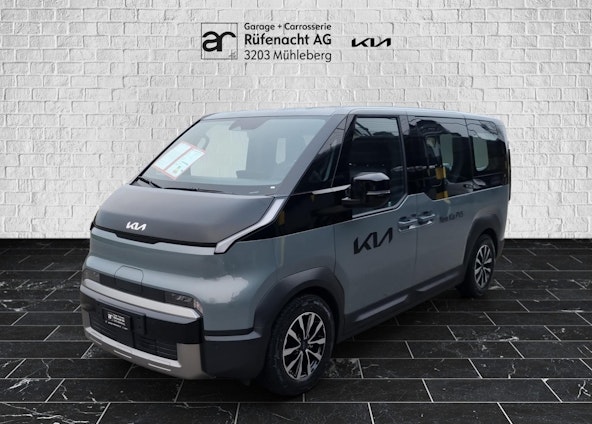 First vehicle image First vehicle image