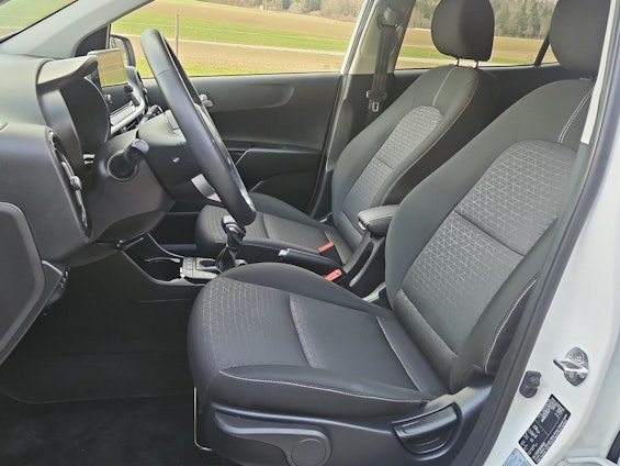 Vehicle image 6 Vehicle image 6