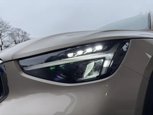 Volvo XC40 B3 Benzin Mild Hybrid Xcite DCT