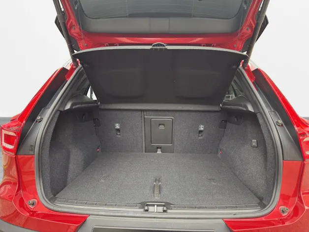 Volvo XC40 B4 Benzin Mild Hybrid R-Design Geartronic