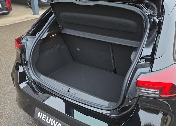 Vehicle image 17 Vehicle image 17