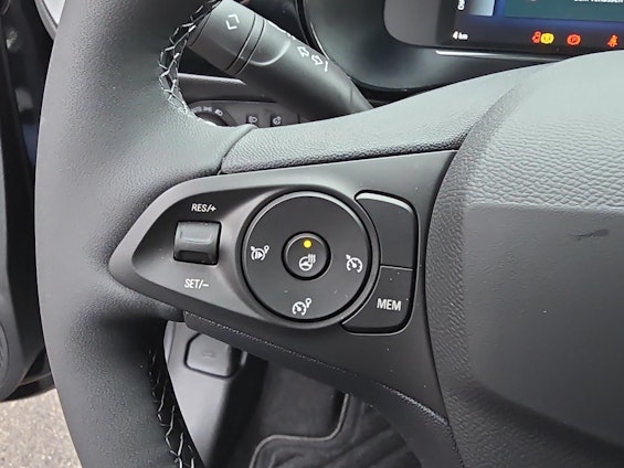 Vehicle image 18 Vehicle image 18