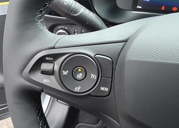 Vehicle image 18 Vehicle image 18