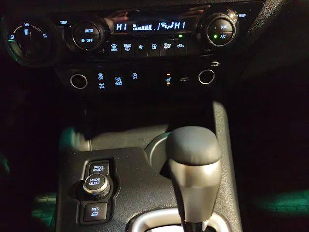 Toyota Hilux Double Cab.-Pick-up 2.8 D-4D MHEV 230 Style