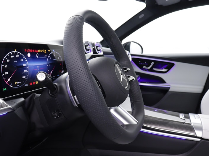 Vehicle image MERCEDES-BENZ GLC 220