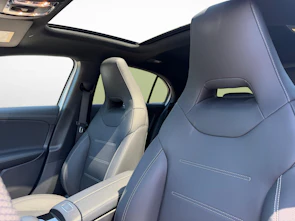 Fahrzeugbild MERCEDES-BENZ A 250 e AMG Line