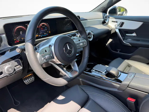 Mercedes-Benz A 250 e AMG Line