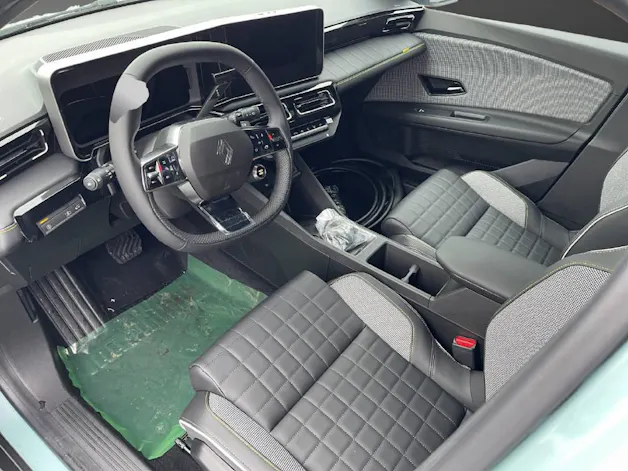 Renault R4 E-Tech Comfort Range iconic