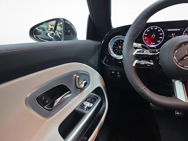 MERCEDES-BENZ CLA 350 4MATIC Shooting Brake EQ