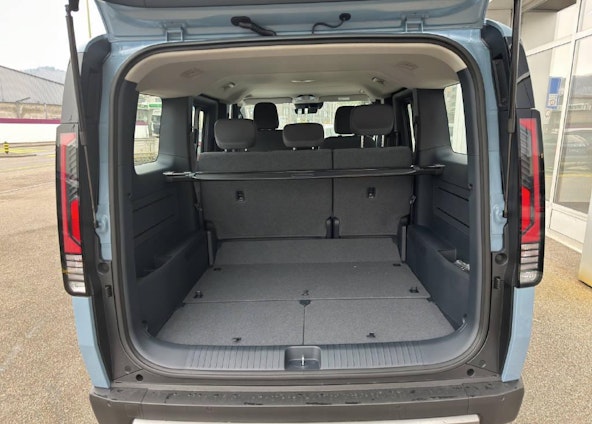 Vehicle image 5 Vehicle image 5