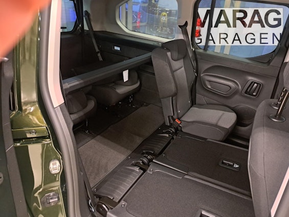 Vehicle image 9 Vehicle image 9