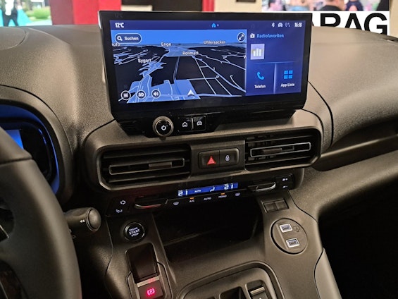 Vehicle image 12 Vehicle image 12