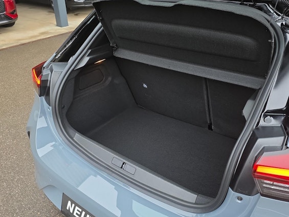 Vehicle image 17 Vehicle image 17