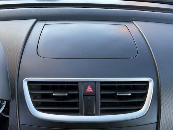 Vehicle image 25 Vehicle image 25