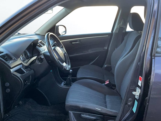 Vehicle image 4 Vehicle image 4